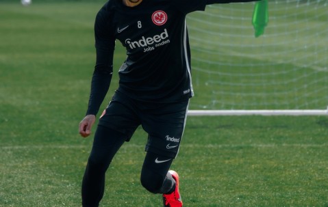 爱游戏(ayx)中国体育-关于集结日体能课后；法兰克福手感冰凉备战德甲；更衣室稳定；高层口径保持一致的信息