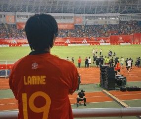 爱游戏(ayx)中国体育-包含马赛训练开放日，加时末段遗憾出局引欢呼，英超在即，年轻球员得到机会的词条