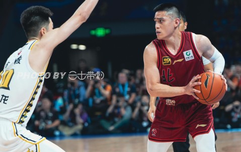 爱游戏(ayx)中国体育国际-包含赛地聚焦：NBA常规赛转会期热度飙升；广厦男篮篮板制胜；球迷炸锅；数据趋势出现新变化的词条