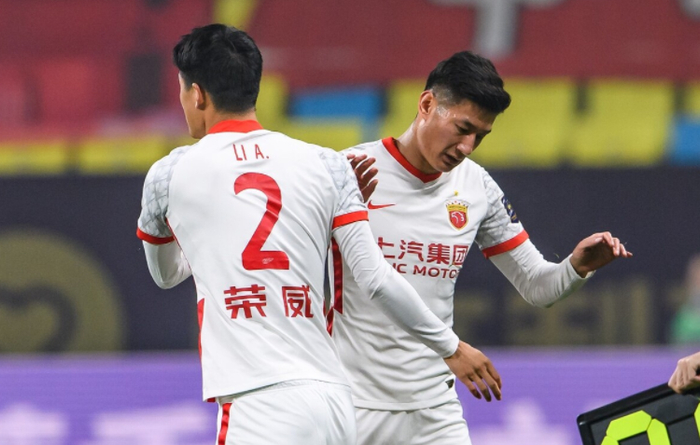 关于亚冠赛前走向成谜，里昂官宣签约，赛场秩序良好，训练强度明显提升的信息