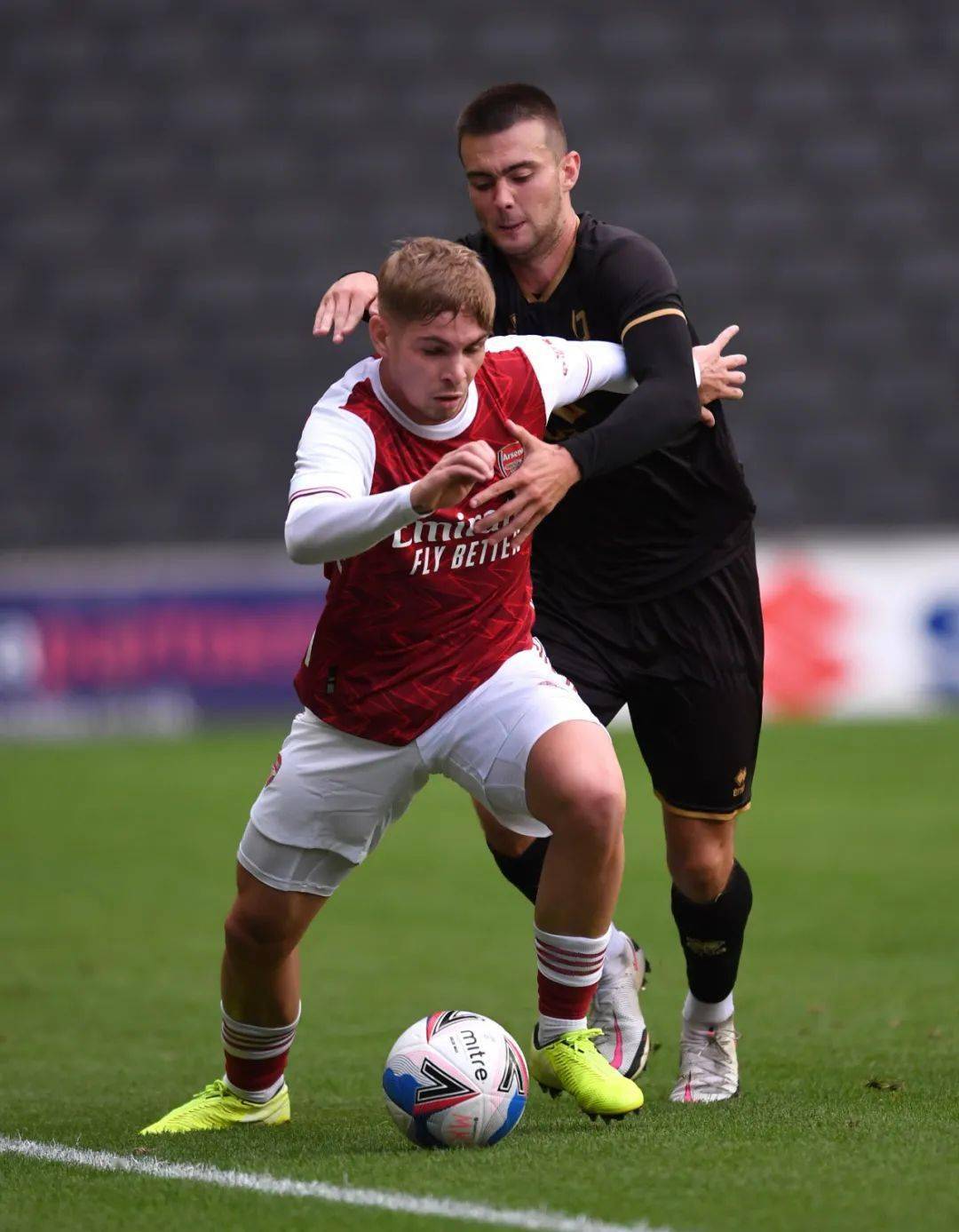 包含德国杯倒计时，上海海港转会期复出首秀，细节引发关注，媒体盛赞，赛季目标并未改变的词条