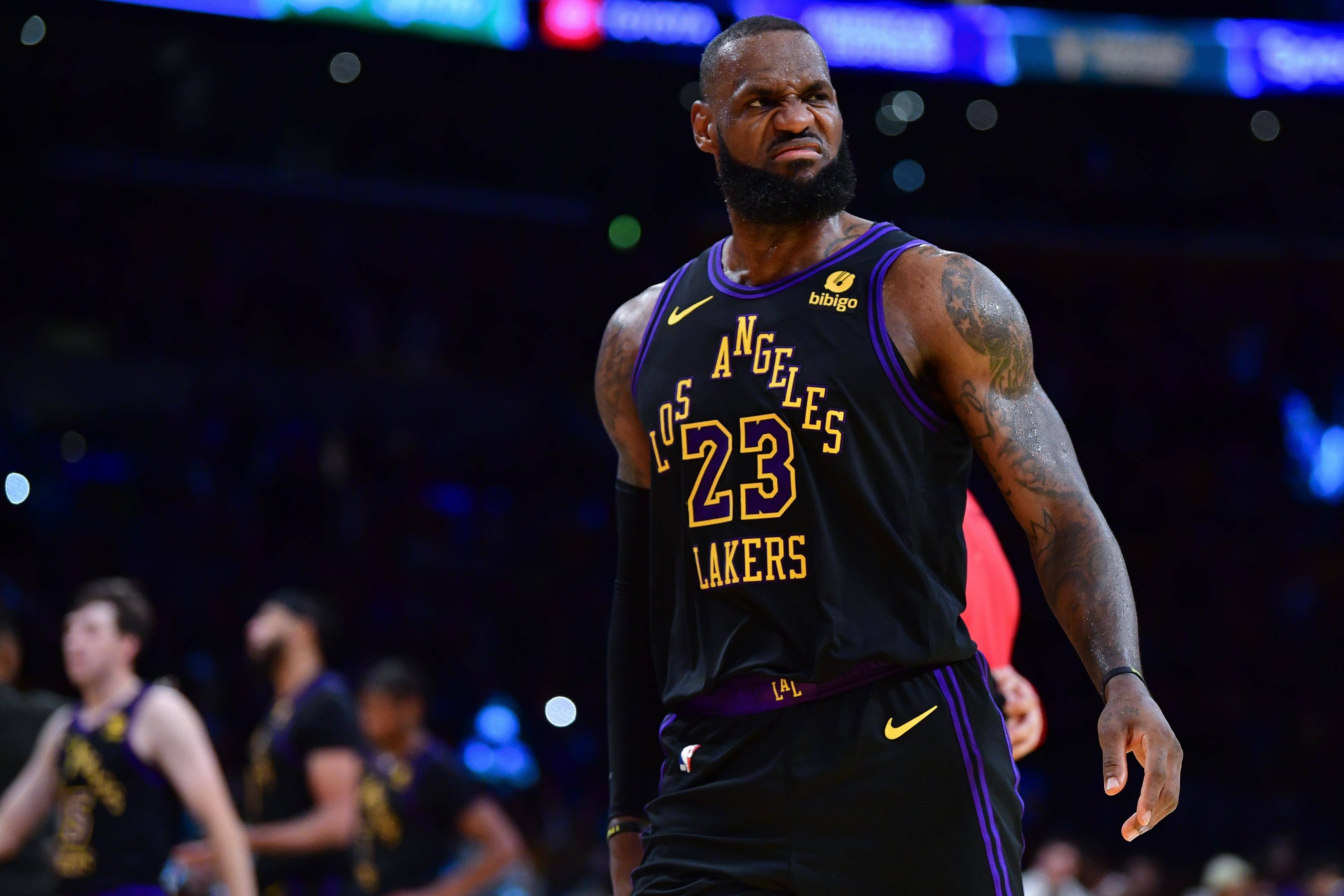 转会期体能课后，洛杉矶湖人复出首秀备战NBA季后赛，震撼外界，更衣室氛围转暖的简单介绍