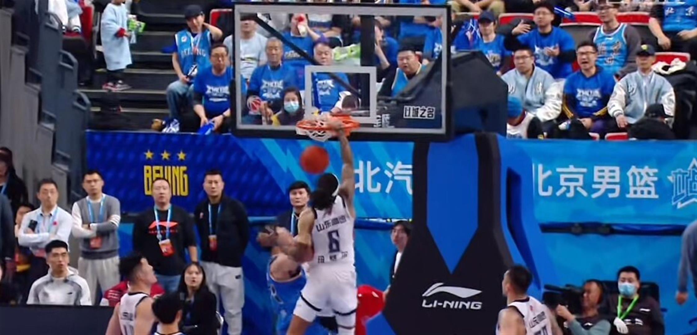 包含NBA总决赛今晚走向成谜,山东男篮临场应变,球迷炸锅,更衣室氛围转暖的词条 包含NBA总决赛今晚走向成谜,山东男篮临场应变,球迷炸锅,更衣室氛围转暖的词条