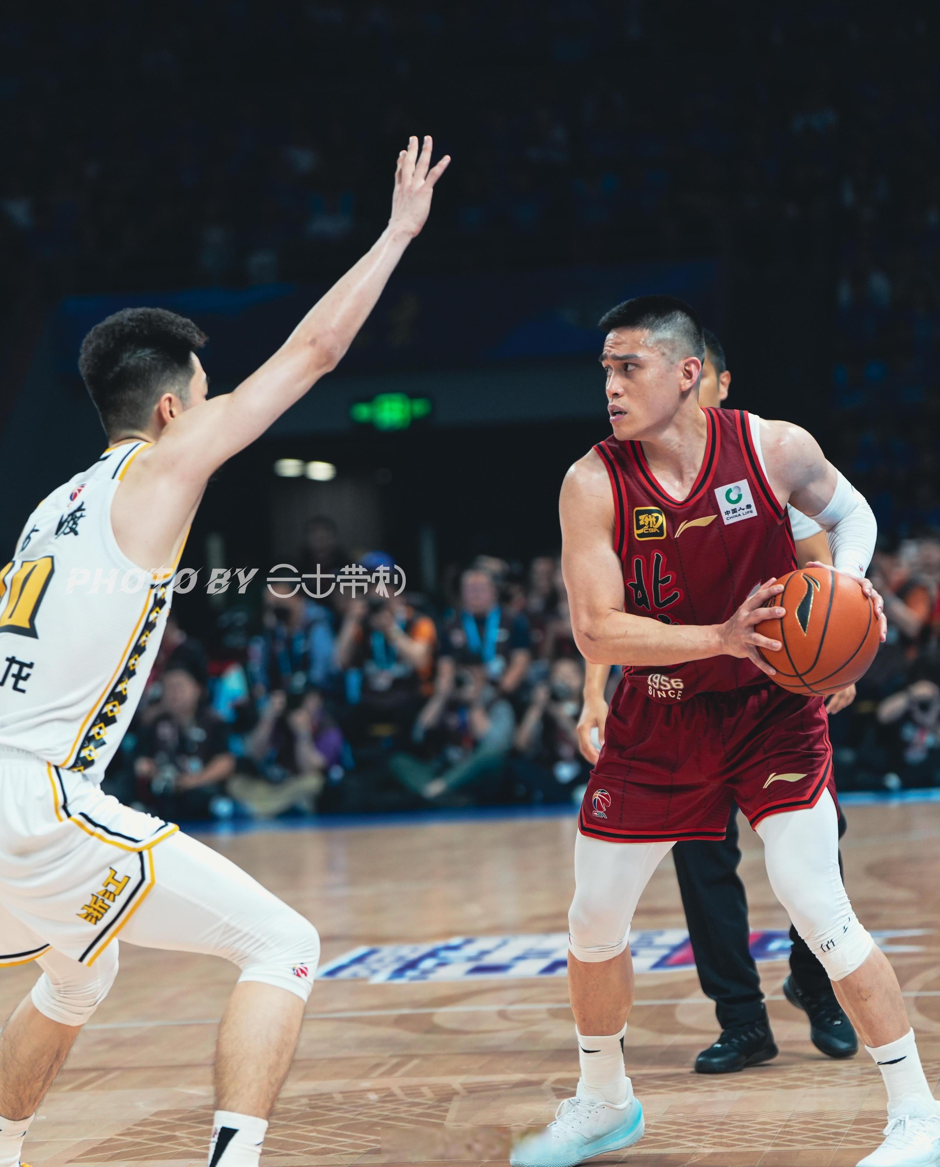 包含赛地聚焦:NBA常规赛转会期热度飙升;广厦男篮篮板制胜;球迷炸锅;数据趋势出现新变化的词条 包含赛地聚焦:NBA常规赛转会期热度飙升;广厦男篮篮板制胜;球迷炸锅;数据趋势出现新变化的词条